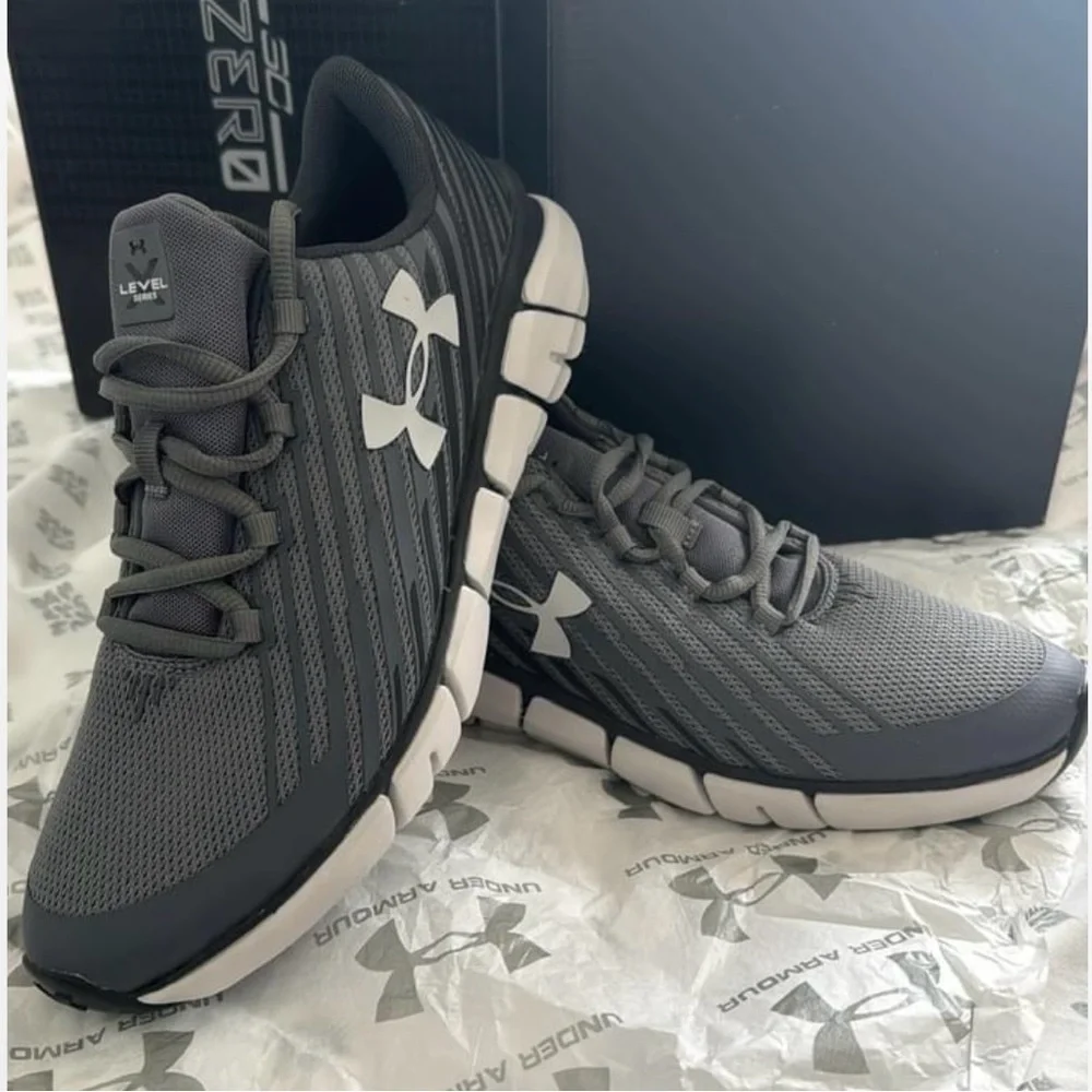Under Armour Sneakers Gray Size 6.5Y‎